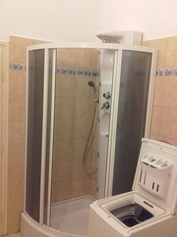 Downtown Apartment Székesfehérvár Szoba fotó